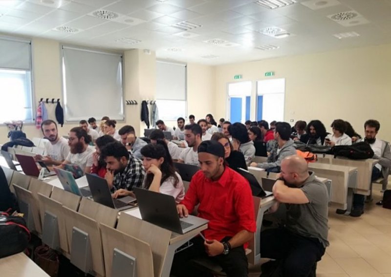 The group in the last moment before the presentation. So far, so good!