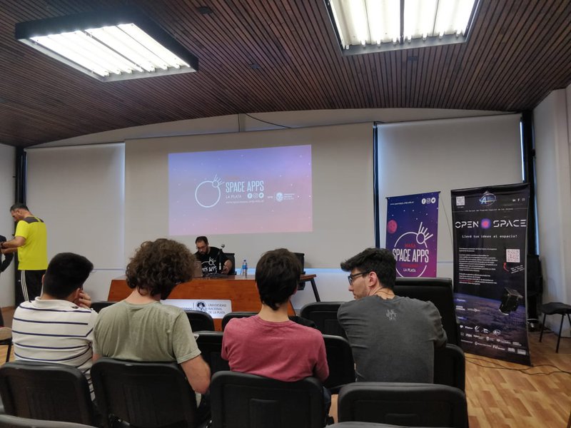 Comienzan las charlas!!! Open mind and positive attitude :)