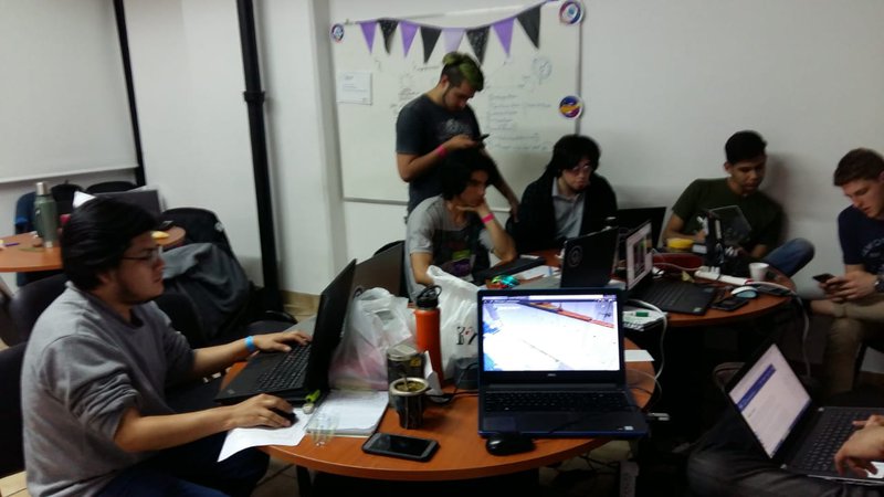 Equipo en trabajo nocturno