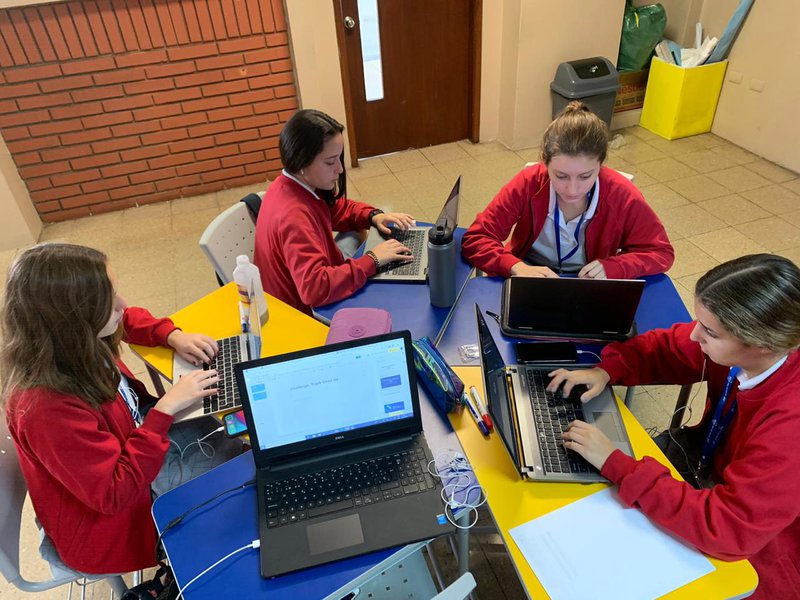 4/5 Our team working hard!