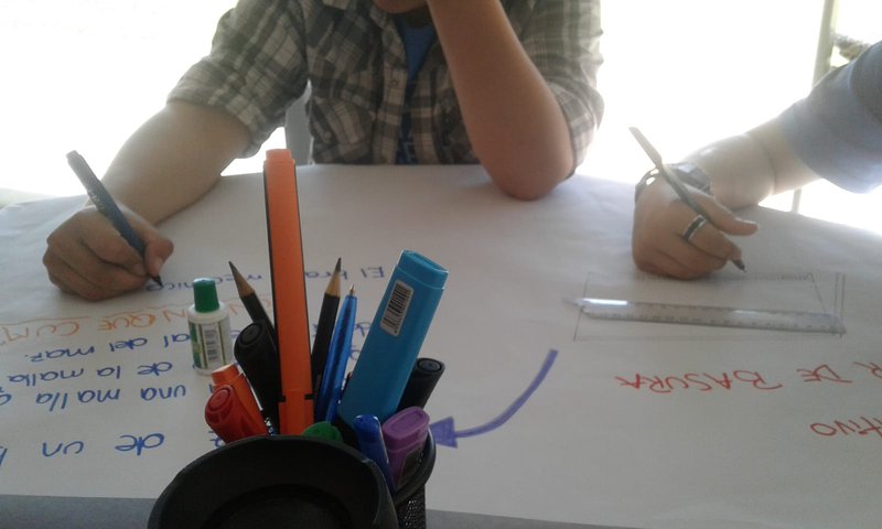 Aca estamos elaborando el cartel del proyecto help the ocean 
