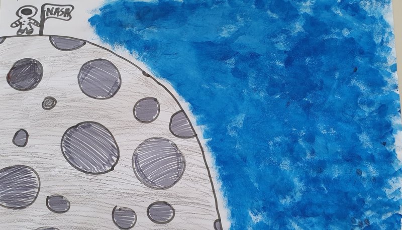 Obra artística da Emily sobre a Lua